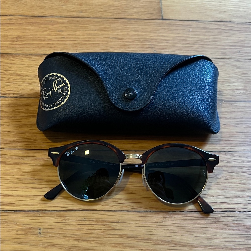 Ray Ban RB4246 Clubround Classic